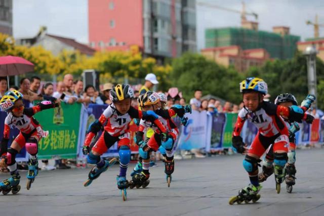 西乡成功举办全省第二届全民健身运动会轮滑联赛
